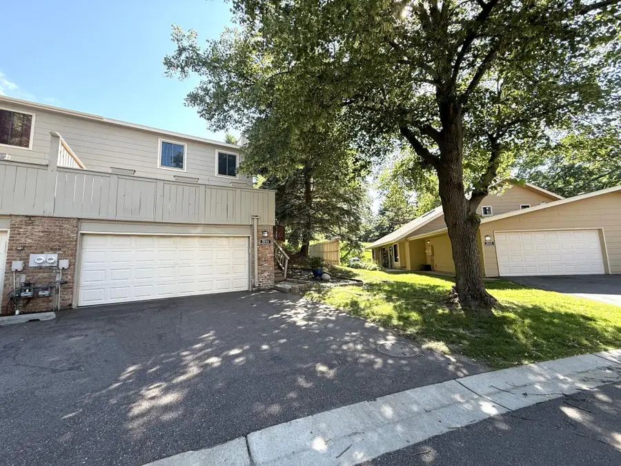 2111 Kings Valley Road W, Golden Valley, MN 55427 - #2