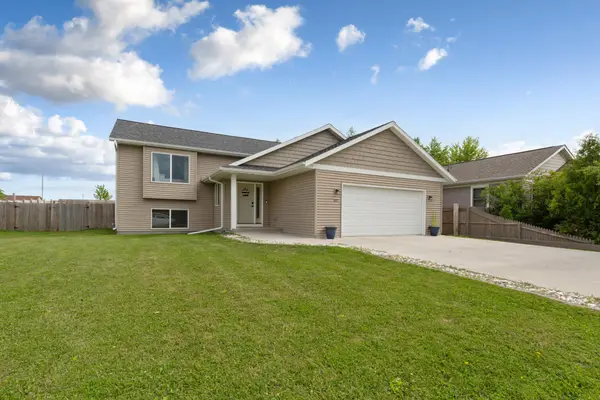 310 Autumn Hills Place Ne, Owatonna, MN 55060