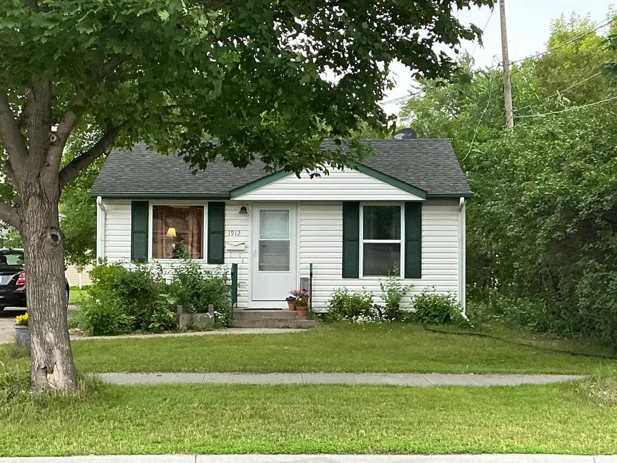 1912 N 6th Avenue N, Moorhead, MN 56560 - #1