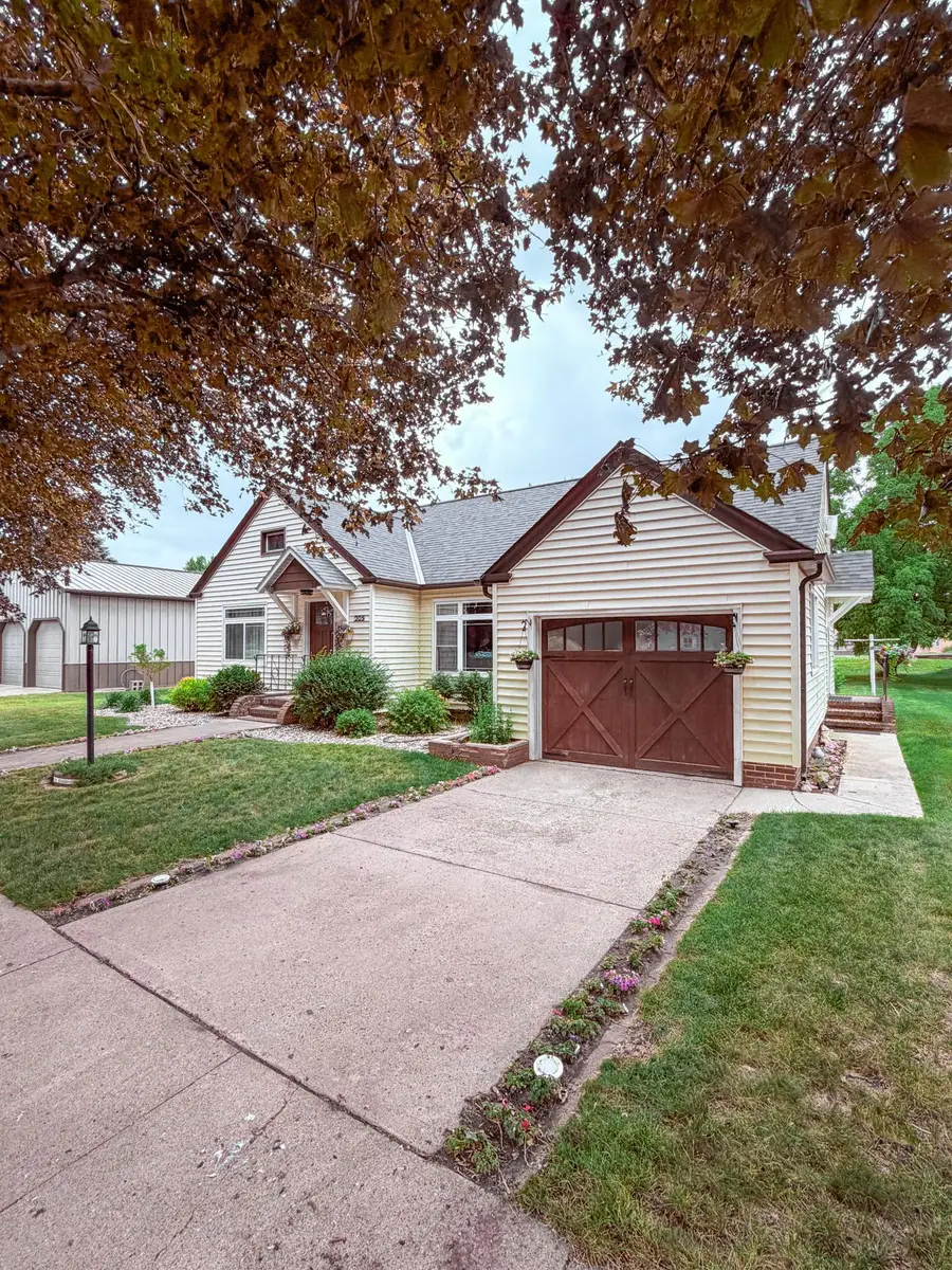 205 Ash Street S, Comfrey, MN 56019 - #2