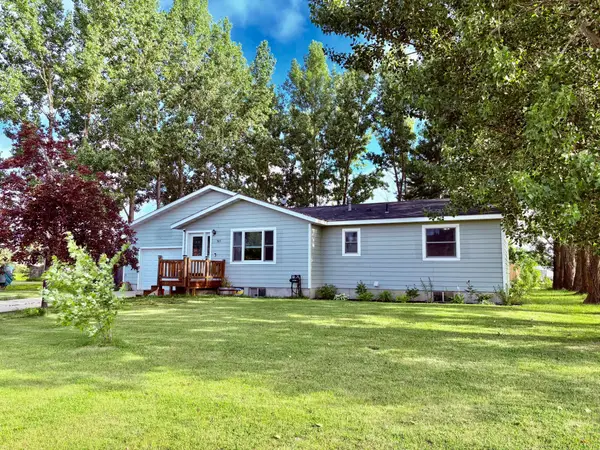 305 Lincoln Court Sw, Warroad, MN 56763
