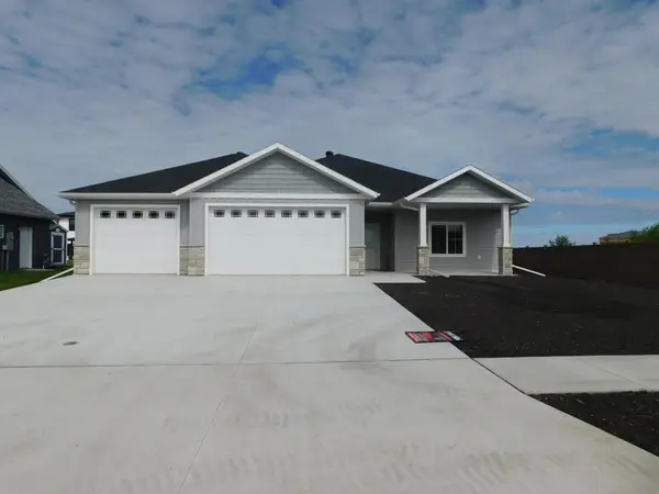 4203 Pine Parkway S, Fargo, ND 58104