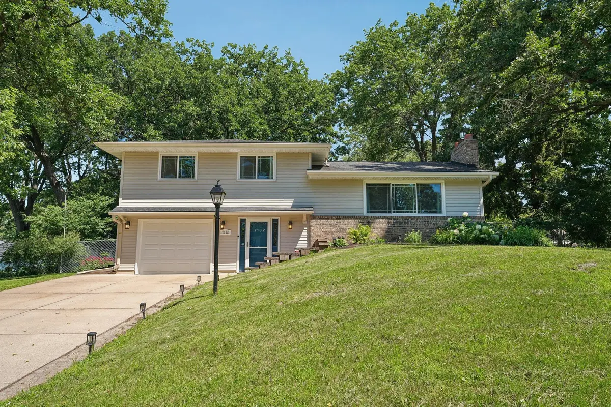 7132 Courtly Road, Woodbury, MN 55125 - #1