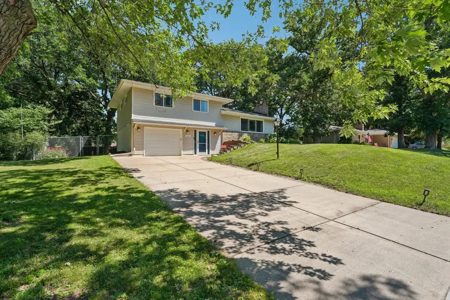 7132 Courtly Road, Woodbury, MN 55125 - #2