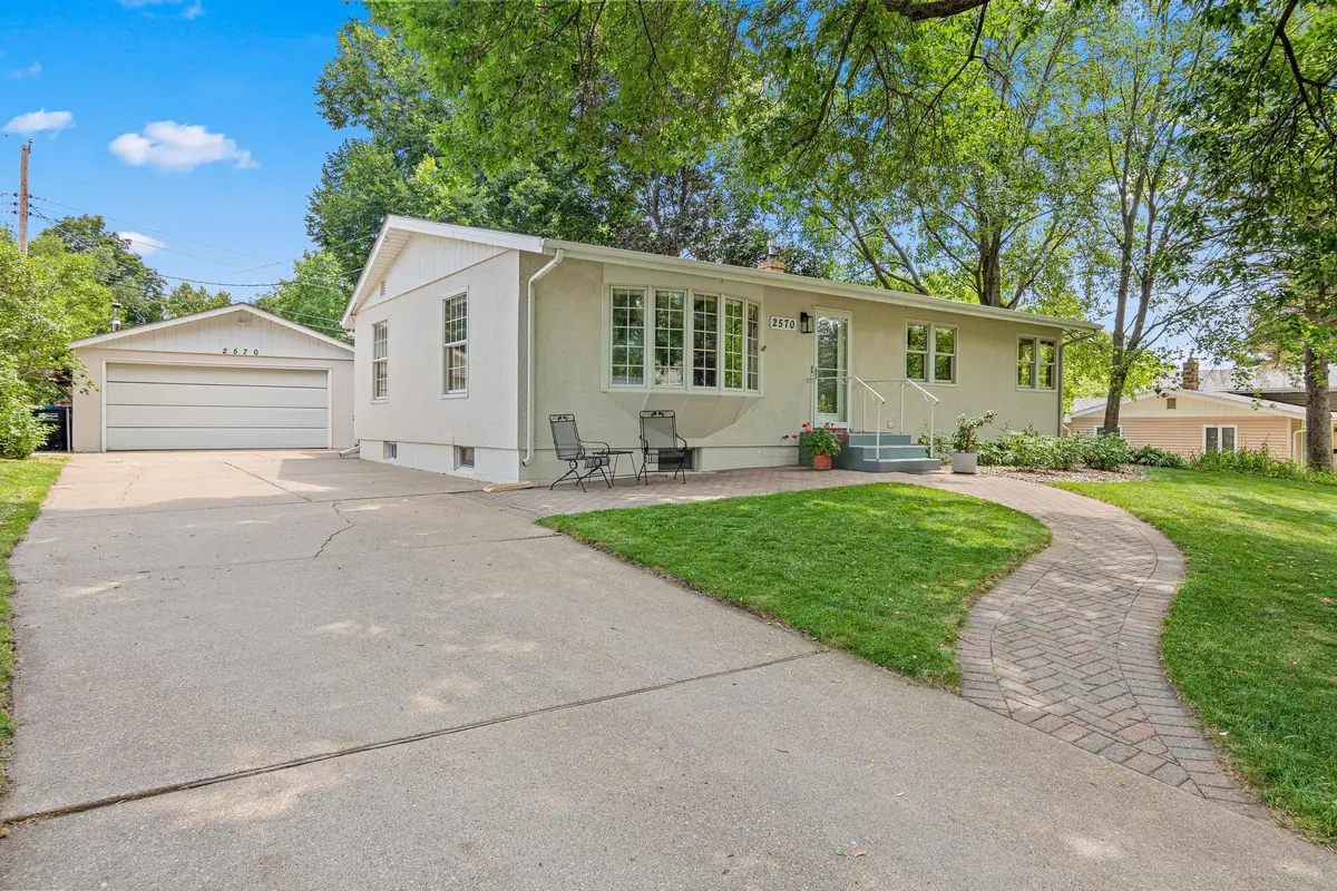 2570 Avon Street N, Roseville, MN 55113 - #1