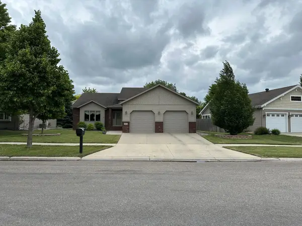 607 13th Avenue N, Moorhead, MN 56560