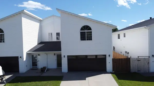 825 12th Avenue W, West Fargo, ND 58078