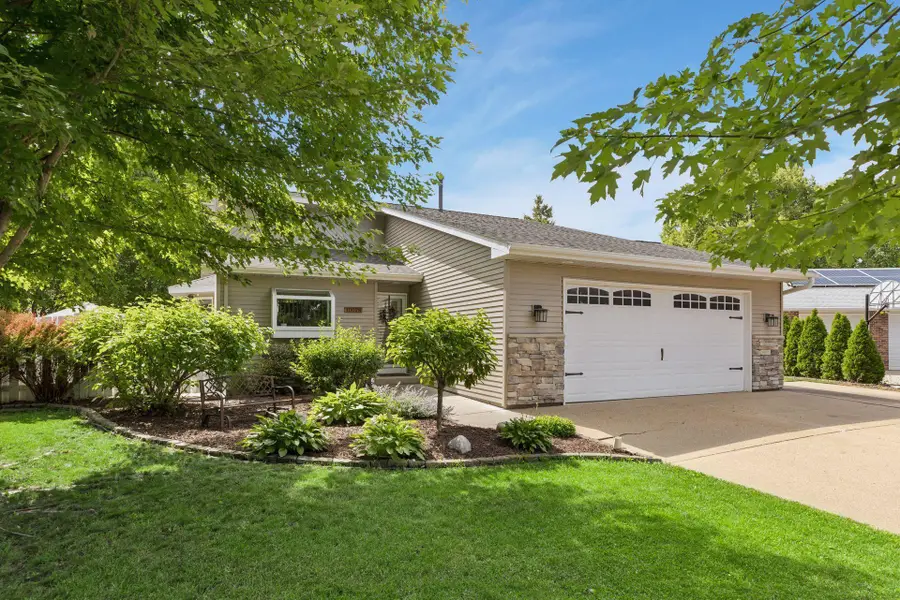 10028 Park Circle, Bloomington, MN 55420 - #2