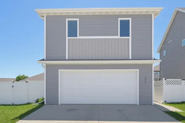 5072 43rd Avenue S, Fargo, ND 58104
