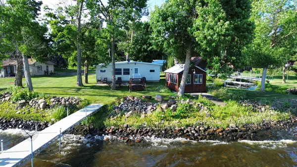 5589 Wildwood Avenue, Isle, MN 56342