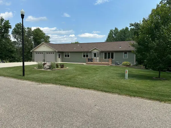 317 Oak Hills Drive, Detroit Lakes, MN 56501