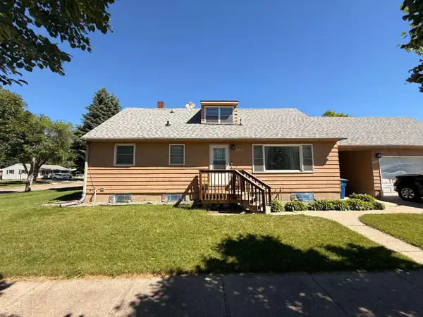 1902 8th Avenue N, Moorhead, MN 56560