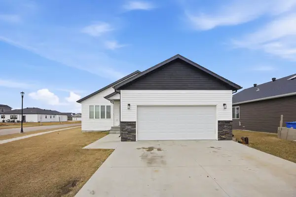 2595 72 Avenue S, Fargo, ND 58104
