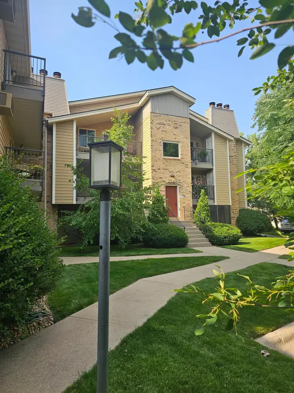 2240 Ridge Drive #33, Minneapolis, MN 55416