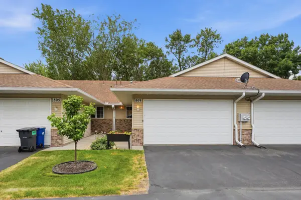 809 White Oak Court, New Brighton, MN 55112