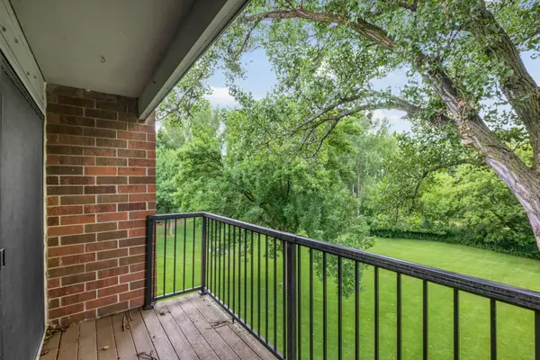 4 Pine Tree Drive #321, Saint Paul, MN 55112
