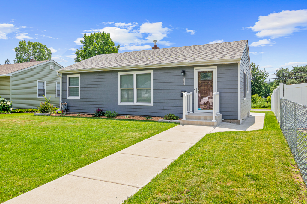 1692 Iowa Avenue E, Saint Paul, MN 55106 - #1