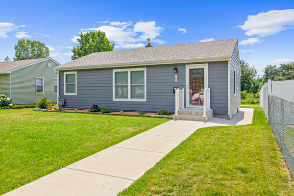 1692 Iowa Avenue E, Saint Paul, MN 55106