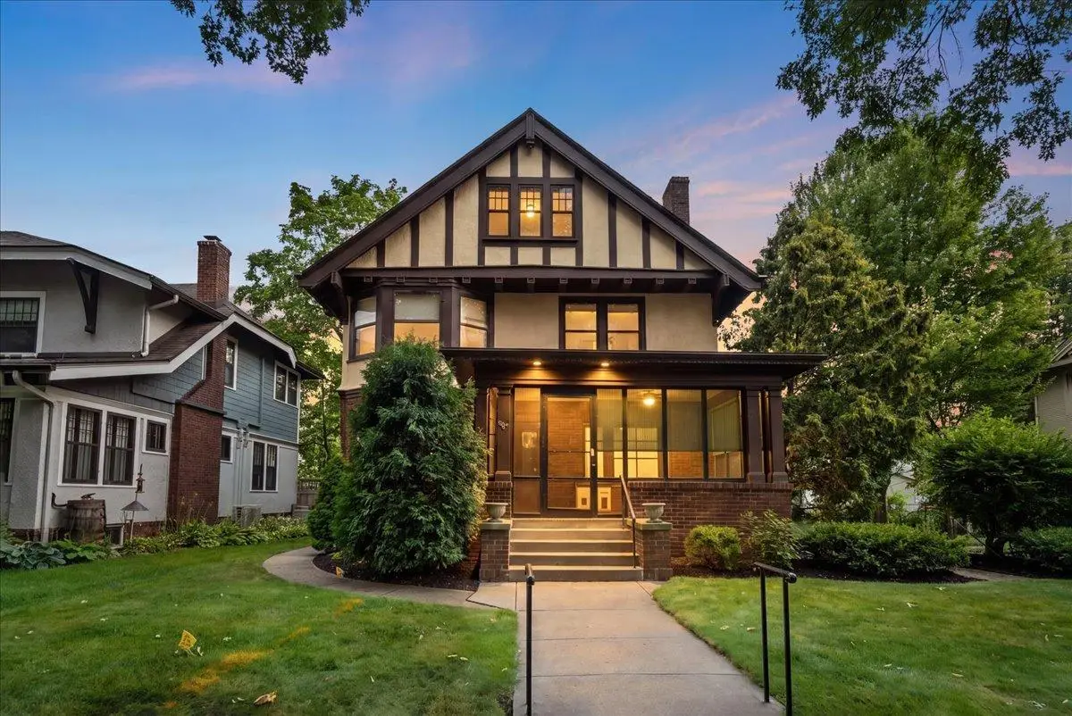 887 Ashland Avenue, Saint Paul, MN 55104 - #1