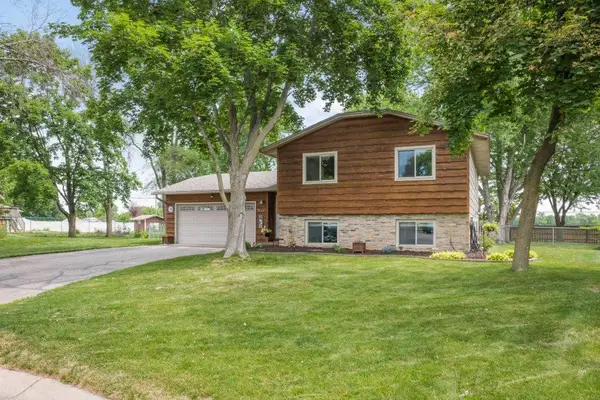 9562 99th Avenue N, Osseo, MN 55369