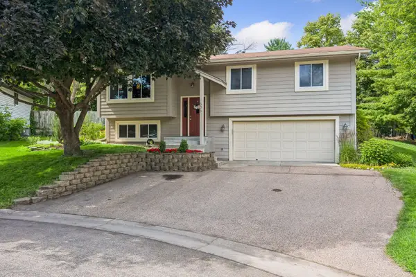506 Laredo Lane, Chanhassen, MN 55317