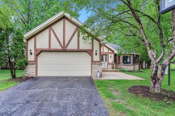 868 Winterberry Court, Saint Paul, MN 55125