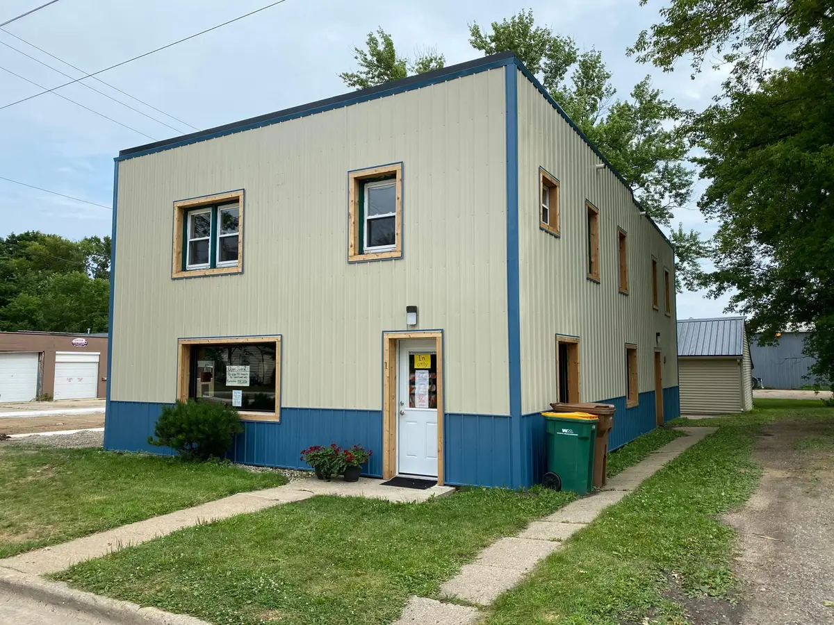 220 E 7th Street, Albert Lea, MN 56007 - #1