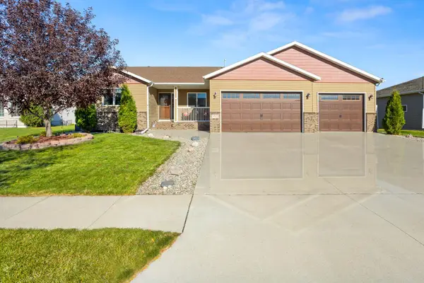 3712 11th Avenue S, Moorhead, MN 56560