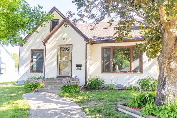 805 Cottage Avenue W, Saint Paul, MN 55117