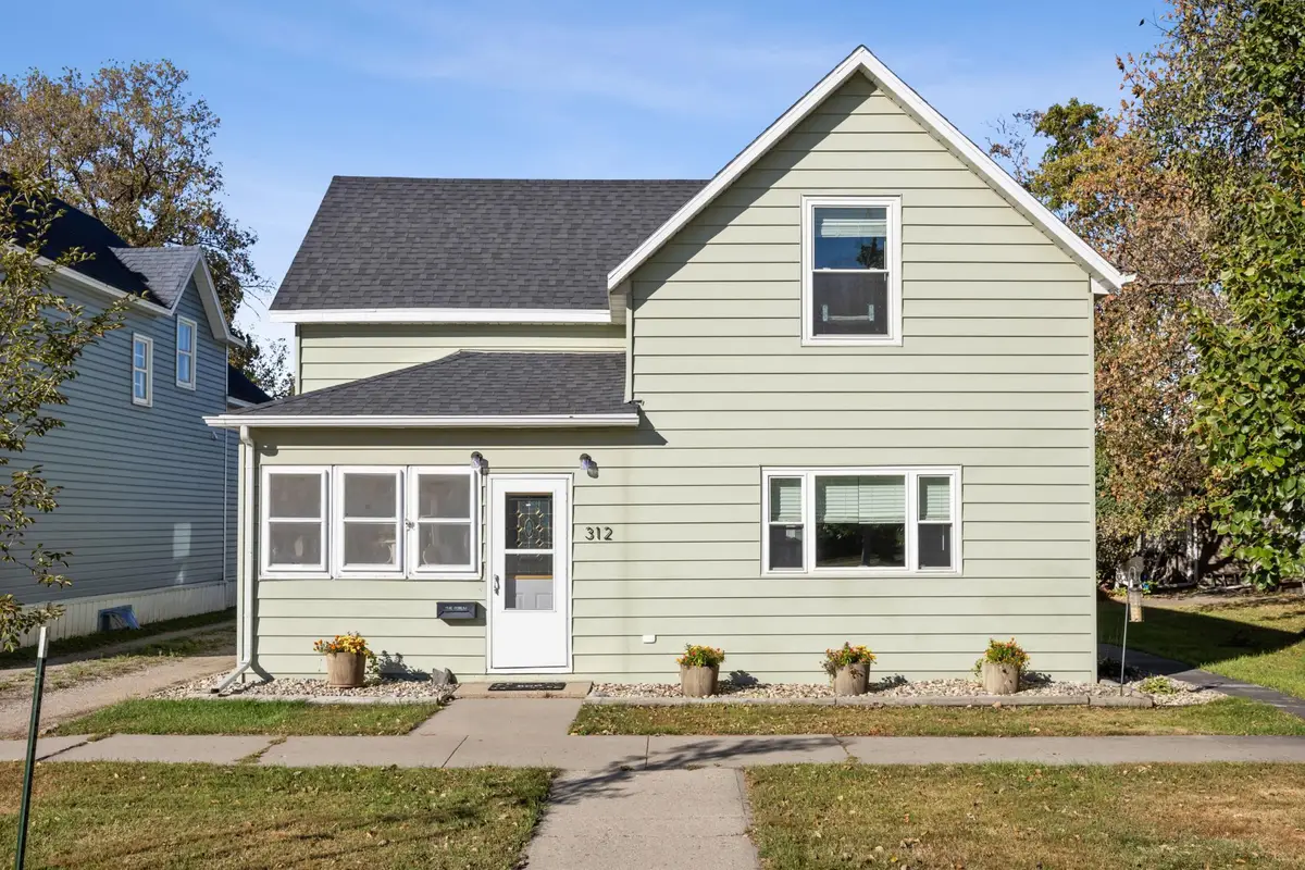 312 Langer Avenue S, Casselton, ND 58012 - #1
