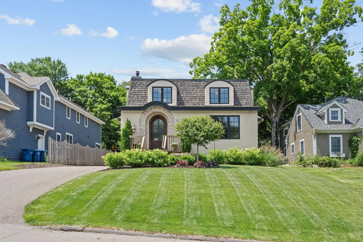 219 Chicago Avenue N, Wayzata, MN 55391 - #1
