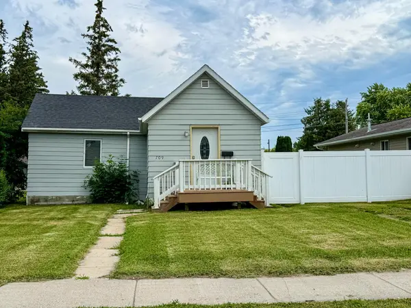 709 Center Street E, Roseau, MN 56751