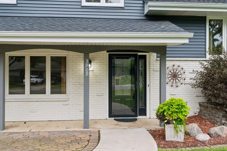 3909 Xylon Avenue N, Minneapolis, MN 55427 - #2