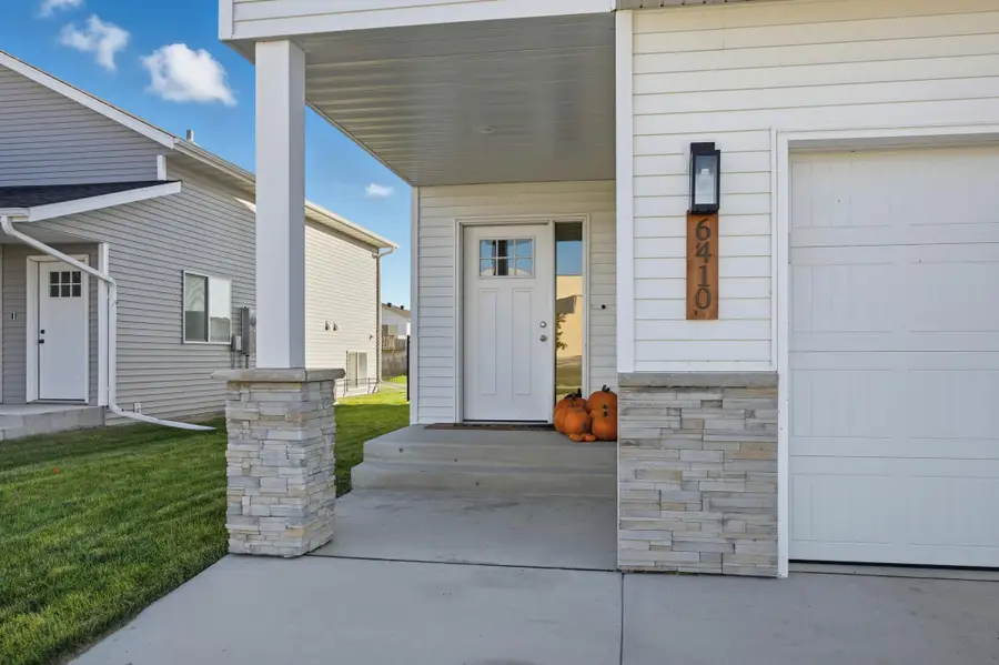 6410 82nd Avenue S, Horace, ND 58047 - #3