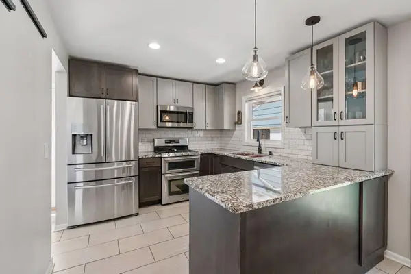 9804 5th Street Ne, Minneapolis, MN 55434