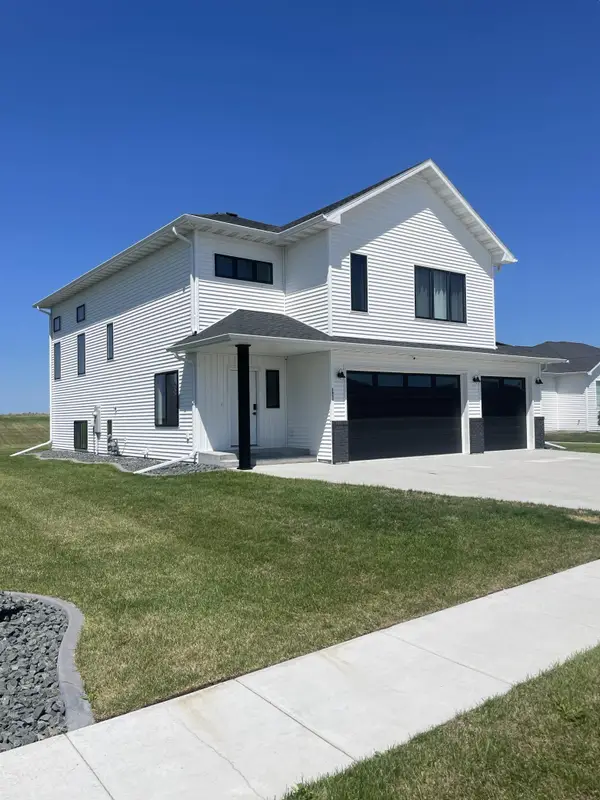 5006 11th Street W, West Fargo, ND 58078