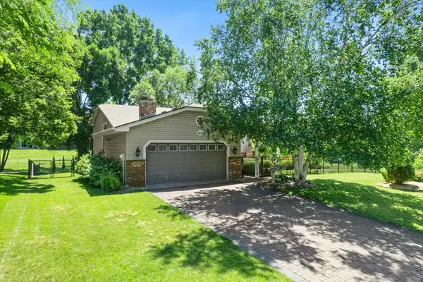 11825 44th Avenue N, Plymouth, MN 55442