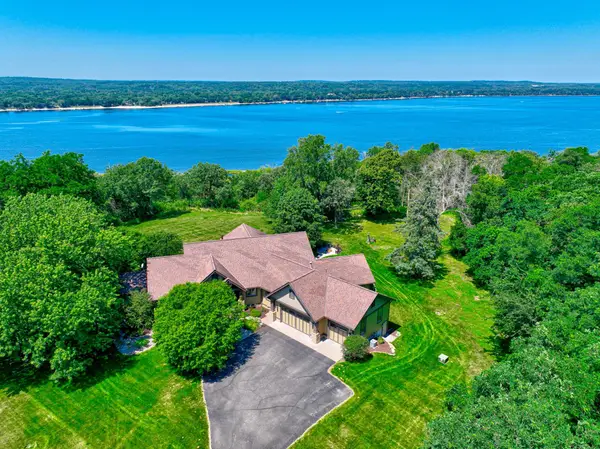 294 Salishan Drive, Hudson, WI 54016