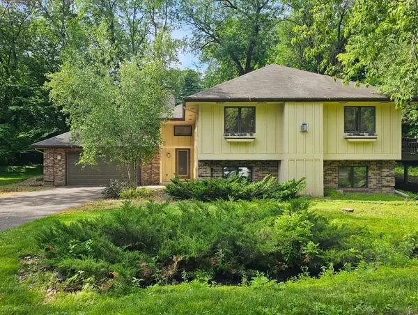 13701 Wood Lane, Minnetonka, MN 55305