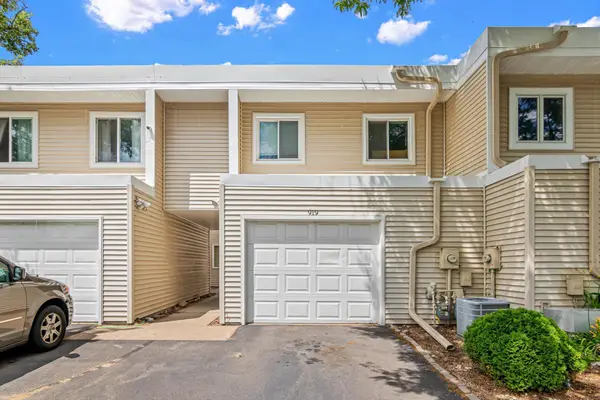 919 120th Lane Nw, Minneapolis, MN 55448
