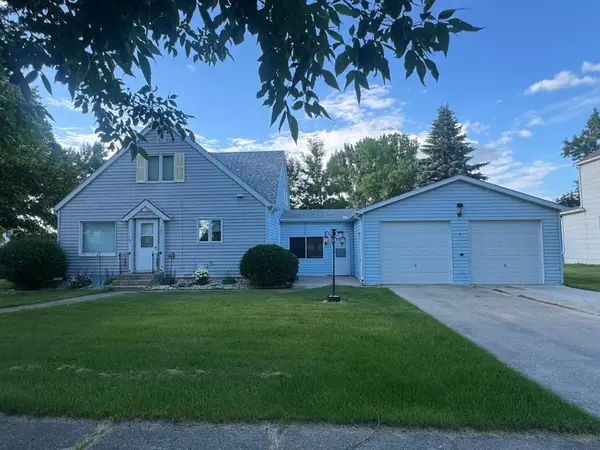101 6th Street E, Finley, ND 58230