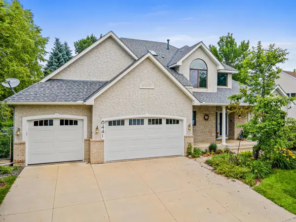 8441 W Lake Drive, Chanhassen, MN 55317