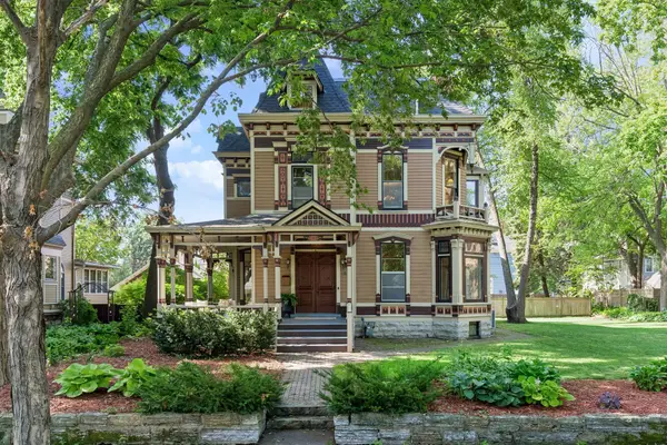 422 Laurel Avenue, Saint Paul, MN 55102