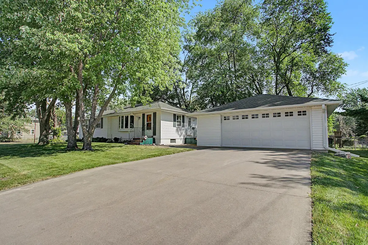 160 109th Avenue Ne, Blaine, MN 55434 - #1
