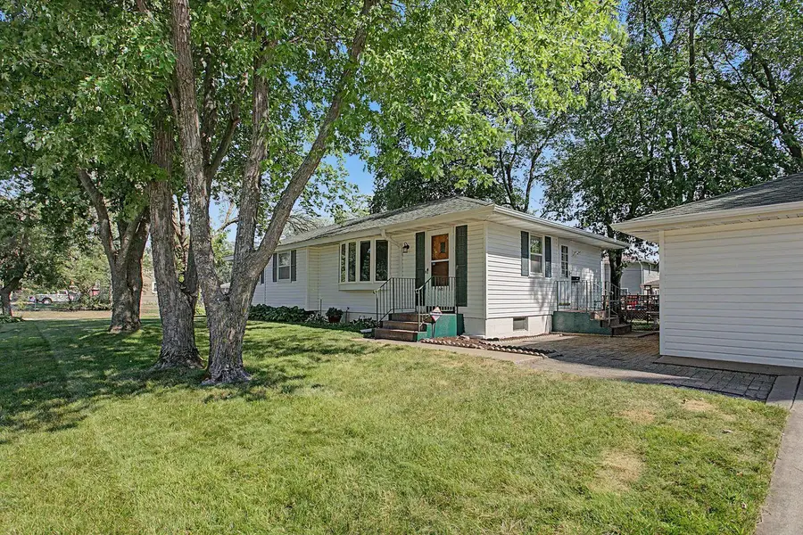 160 109th Avenue Ne, Blaine, MN 55434 - #2