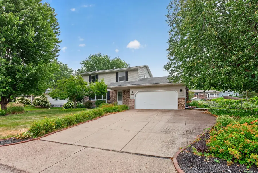 3016 Lakewood Drive N, Saint Paul, MN 55109 - #2