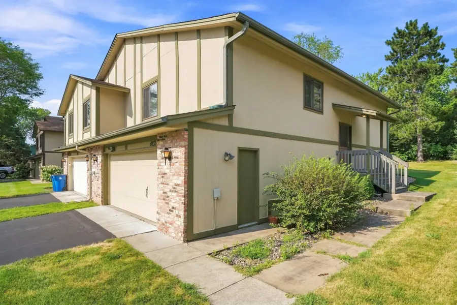 4233 Thornhill Lane, Saint Paul, MN 55127 - #2
