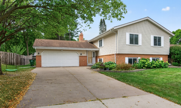 8715 N Brook Avenue N, Brooklyn Park, MN 55428