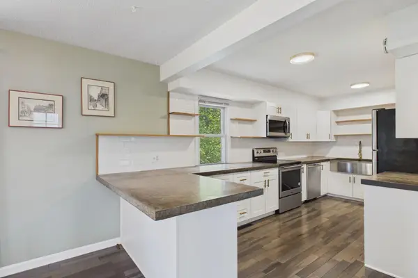 2562 Fairview Avenue N, Saint Paul, MN 55113
