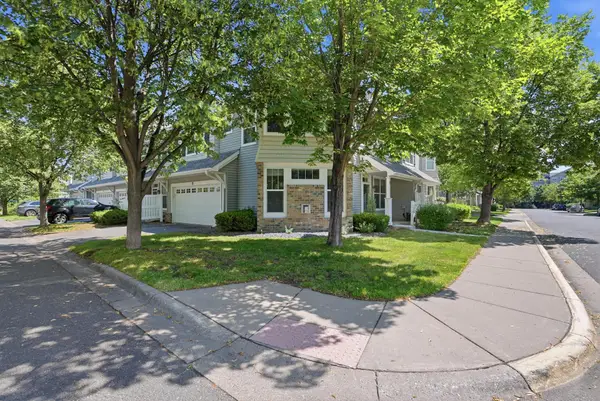 1601 Woodlynn Avenue #4, Saint Paul, MN 55109